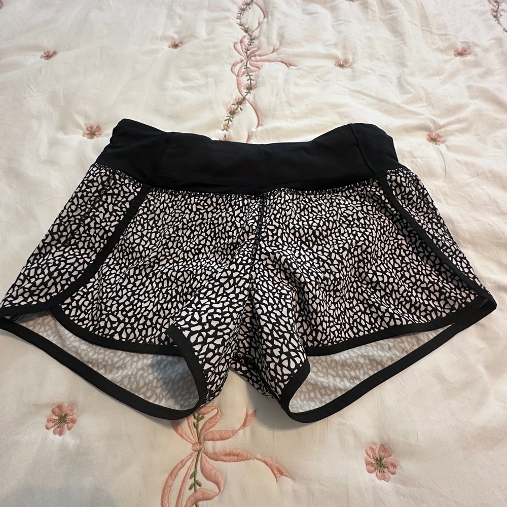 Lululemon size 4 Miss Mosaic Black and White lined running Shorts